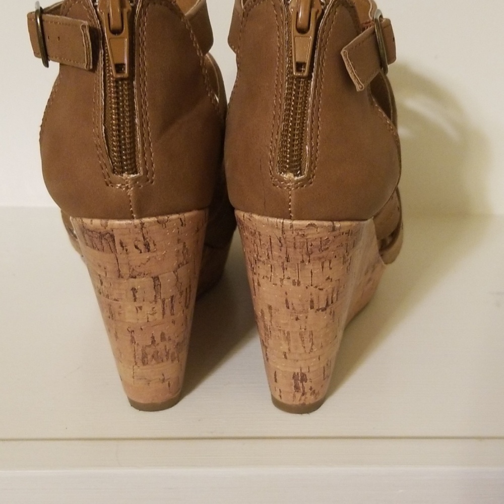 Sandals - Picture 5 of 5